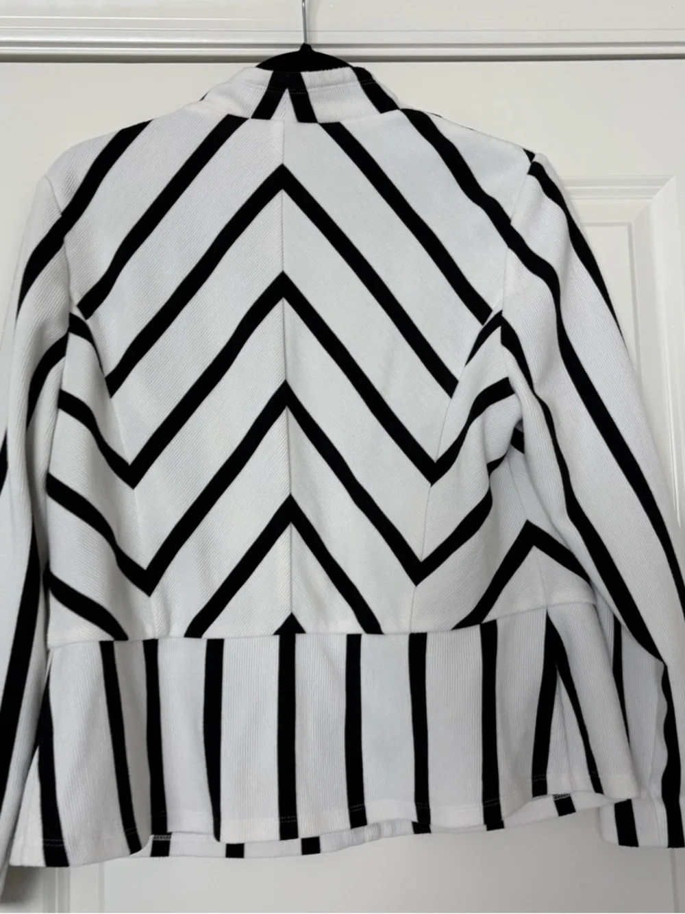 Chico’s Women’s Black & White Striped Open Front Cardigan Blazer - Picture 6 of 9